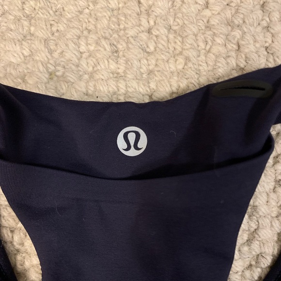 High neck LuLulemon sports bra - size 4 - Picture 3 of 6